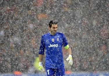 开云体育-内姆哈德三分命中助步行者半场领先1分